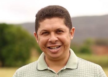 O vereador foi conduzido à Delegacia Regional de Juazeiro do Norte e liberado após pagar fiança (Foto: Reprodução/Facebook)