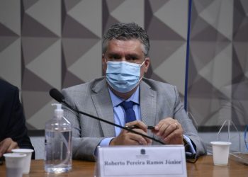 Roberto Pereira Ramos Júnior, diretor da FIB Bank, em depoimento à CPI da Pandemia (Foto: Edilson Rodrigues/Agência Senado)