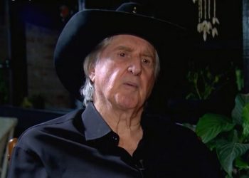 Sérgio Reis não vai mais lançar disco de parcerias, diz filho e produtor