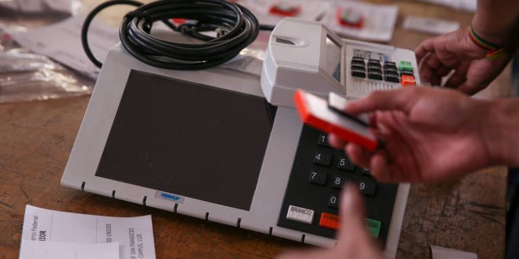 TSE proíbe redes sociais de repassarem dinheiro a páginas bolsonaristas investigadas por fake news