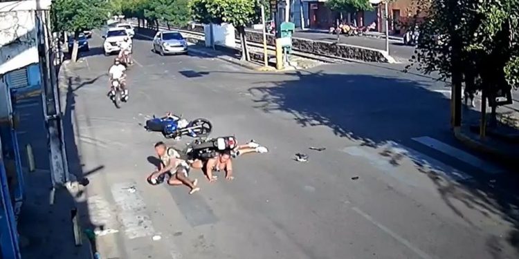 Três pessoas ficam feridas em acidente envolvendo duas motocicletas em Juazeiro do Norte