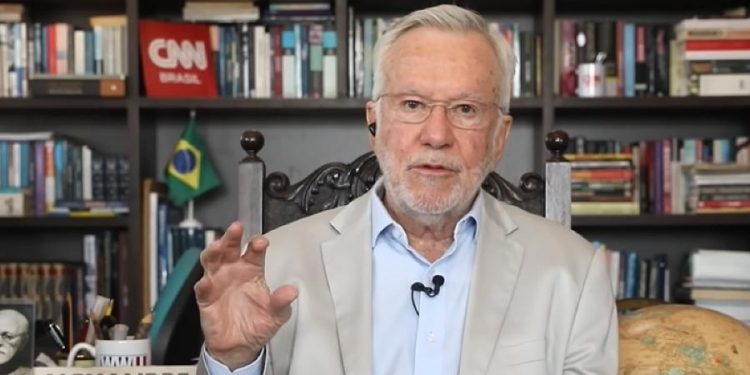 Alexandre Garcia é demitido da CNN após defender tratamento precoce contra Covid-19