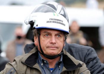 Jair Bolsonaro participou de uma motociata no agreste de Pernambuco neste sábado