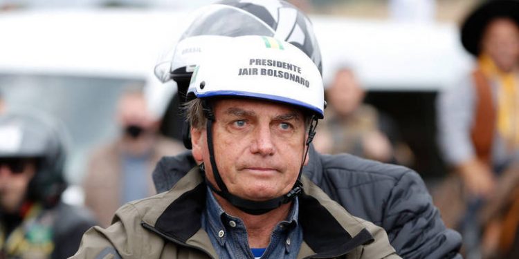 Em mais um aceno golpista, Bolsonaro ataca Supremo e diz que ruptura é alternativa