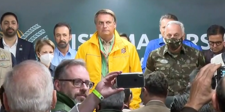 Bolsonaro reclama do cargo: “Se alguém quiser trocar, troco agora”