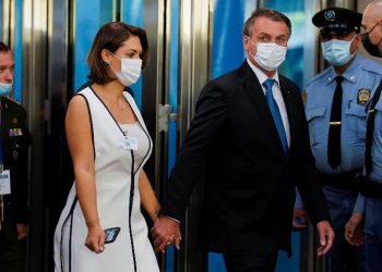 Presidente Jair Bolsonaro e a primeira-dama Michelle Bolsonaro durante sessão da Assembleia Geral da ONU em Nova York (Foto: John Minchillo/Pool via Reuters)