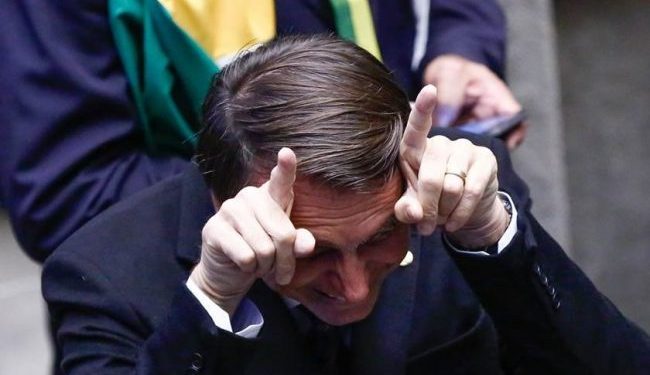 Ex-assessor diz que Bolsonaro passou comando de rachadinhas para filhos após descobrir traição de ex-mulher