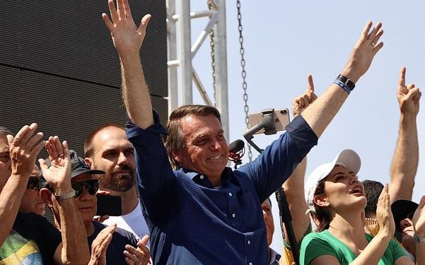 Congresso vê Bolsonaro acuado e avalia impeachment após fala golpista