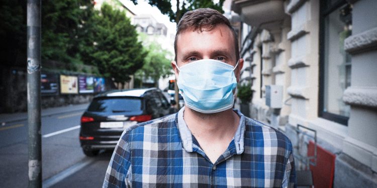 Homem transmite coronavírus com mais facilidade, sugere estudo (Foto: Corina Rainer/Unsplash/Divulgação)