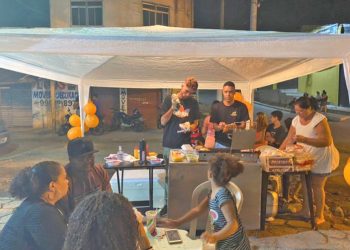 Dorico e sua nova lanchonete, em Nova Iguaçu (Foto: Reprodução)