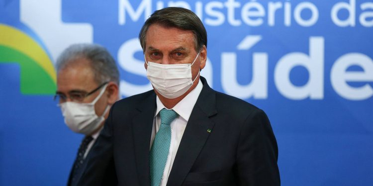 Governo Bolsonaro deixa vencer R$ 243 mi em vacinas, testes e remédios