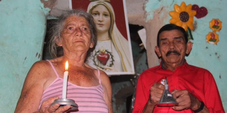Com luz mais cara, famílias no Interior voltam ao tempo das velas e lamparinas