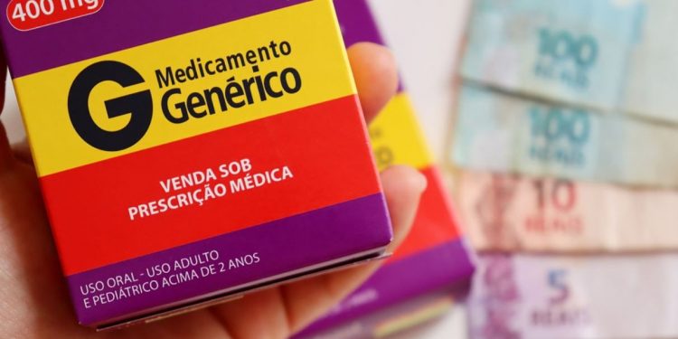 Fabricantes apontam aumento de 12% no preço ao consumidor de mais de 18 mil produtos farmacêuticos (Foto: Shutterstock)