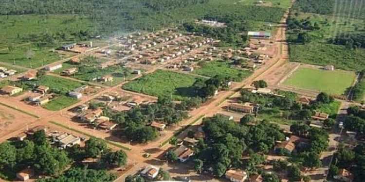 Menino de 2 anos liga carro do pai, atropela e mata prima de 3