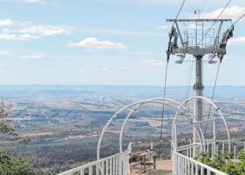 O teleférico de Barbalha terá capacidade para transportar 660 pessoas por hora (Foto: Antonio Rodrigues)