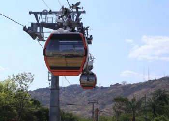 Cabines do Teleférico de Juazeiro do Norte são engatadas para primeira rodada de testes