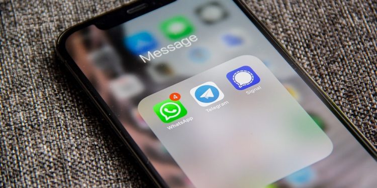 WhatsApp anuncia que irá parar de funcionar em alguns celulares; confira se o seu está na lista (Foto: Shutterstock)