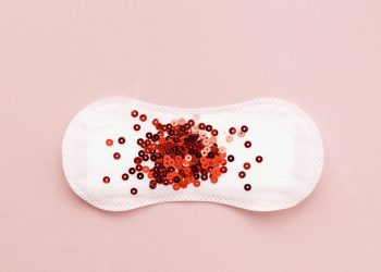 Tabus ligados à menstruação freiam discussão urgente sobre democratizar acesso a absorventes (Foto: Shutterstock)