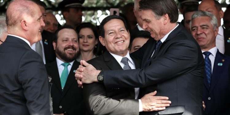 TSE libera para julgamento ações que pedem cassação da chapa Bolsonaro-Mourão