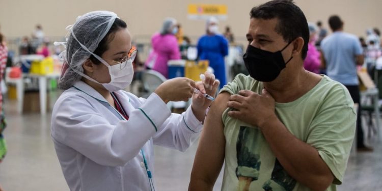 Ceará tem 41% da população imunizada contra Covid-19, maior índice do Nordeste