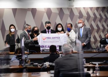 Parentes de vítimas da Covid-19 relataram suas experiências durante a pandemia, levando os presentes, em diversos momentos, às lágrimas (Foto: Pedro França/Agência Senado)
