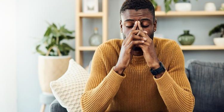 É cefaleia ou enxaqueca? Entenda a diferença e saiba como amenizar a dor