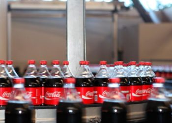 Empresa de bebidas abre 27 vagas de emprego exclusivas para mulheres no Ceará; veja como se inscrever