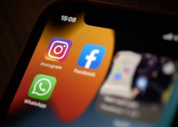 Redes sociais registraram interrupção nos serviços s 12h30 desta segunda-feira (4) (Foto: Igor do Vale/Estadão Conteúdo)