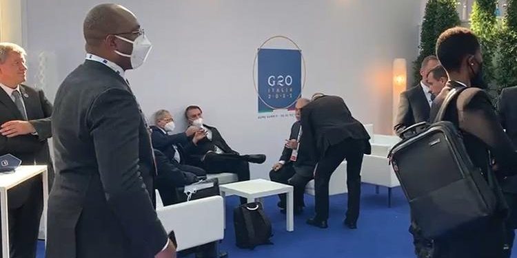 Sem atenção de outros líderes, Bolsonaro fica isolado no G20