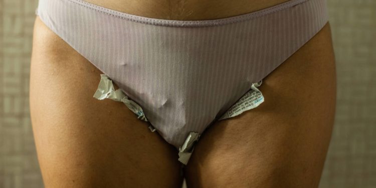 Bolsonaro veta distribuição gratuita de absorvente a mulheres de baixa renda