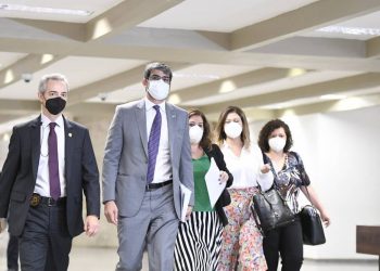 Paulo Roberto Vanderlei Rebello Filho, presidente da ANS, presta depoimento nesta quarta-feira à CPI da Covid (Foto: Agência Senado)