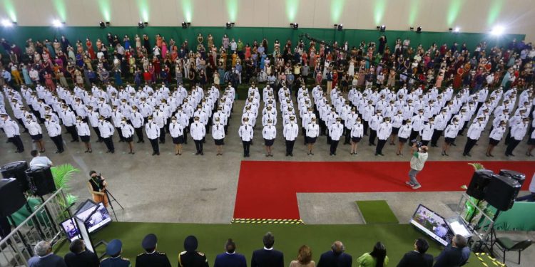 Reforço na segurança pública: 247 oficiais da Polícia Militar do Ceará são empossados
