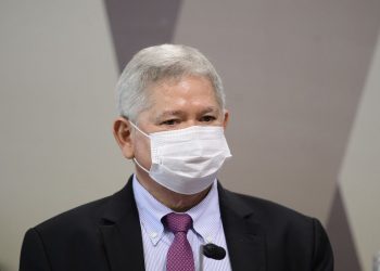 Raimundo Nonato Brasil, sócio da VTCLog, em depoimento à CPI (Foto: Pedro França/Agência Senado)