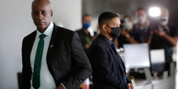 Justiça afasta Camargo de gestão de funcionários na Palmares e proíbe intimidações nas redes