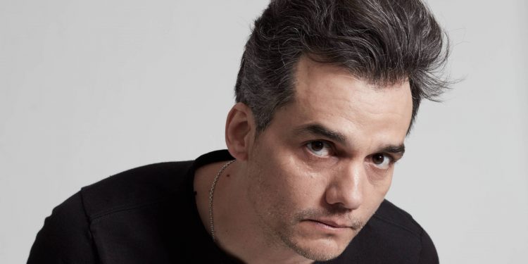 Bolsonaro veio do esgoto da história, diz Wagner Moura