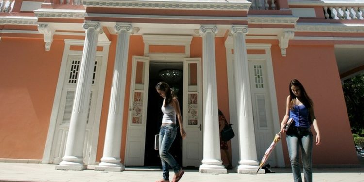 Concurso da UFC com 81 vagas abre inscrições; confira o edital