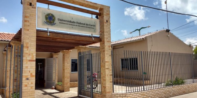 UFCA lança edital para seleção de professor substituto de Matemática