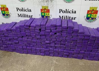 Policiais encontraram os entorpecentes dentro do veículo do suspeito (Foto: Divulgação/PMCE)