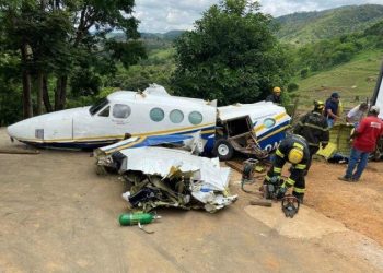 Polícia encontra cabo enrolado na hélice do avião que caiu com Marília Mendonça