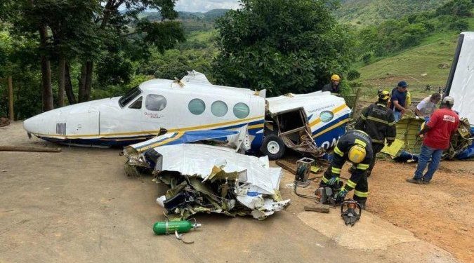 Polícia encontra cabo enrolado na hélice do avião que caiu com Marília Mendonça