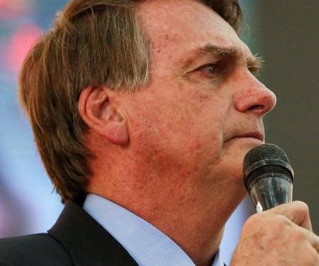 Após exclusão de colegas por Bolsonaro, 21 cientistas renunciam a medalha