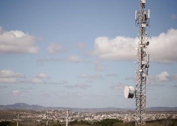 Antenas da empresa Brisanet na sede da empresa (Foto: Marília Camelo/UOL)