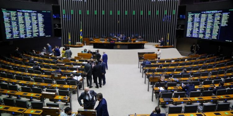 PEC dos Precatórios é aprovada em primeiro turno; veja como votaram os deputados federais do Ceará