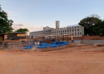 Camilo Santana visita obras do Centro Cultural do Cariri, no Crato