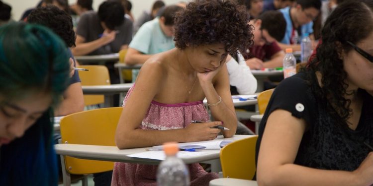 Concurso em Iguatu tem 300 vagas e salários de até R$ 9,5 mil