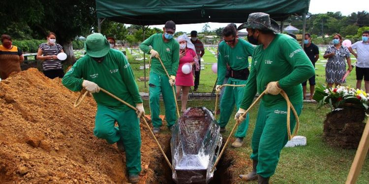 Após um ano e meio, Covid deixa de ser maior causa de mortes no Brasil