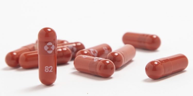 Pílula da Pfizer contra Covid-19 reduz hospitalização e morte em 89%