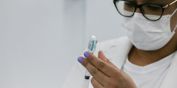 Covid: Brasil chega a 60% da população com vacinação completa