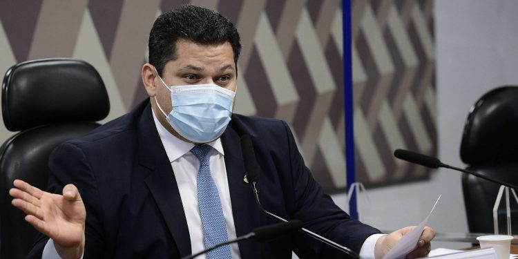 Alcolumbre cede e marca sabatina de André Mendonça para o STF