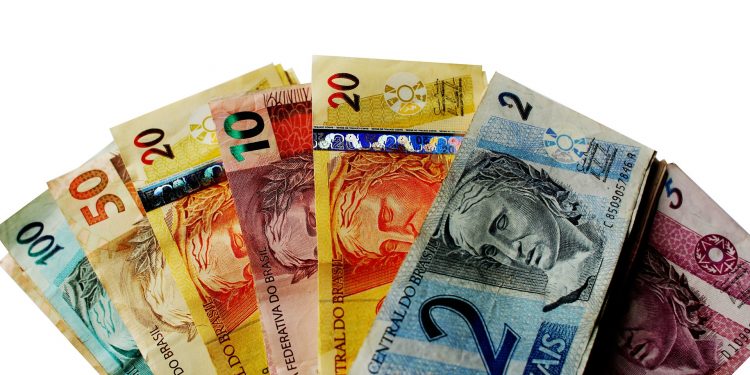 Governo ainda não tem fonte de recursos para criar Auxílio Brasil permanente de R$ 400, diz secretário da Economia